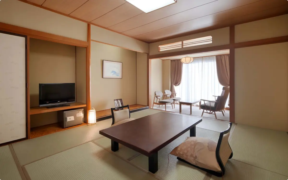 和室渓谷側10畳(3階~5階)