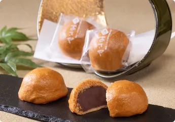 写真:あさや特製温泉饅頭