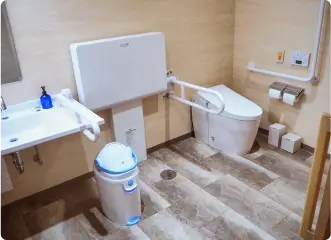 写真:館内バリアフリー(多目的)トイレ