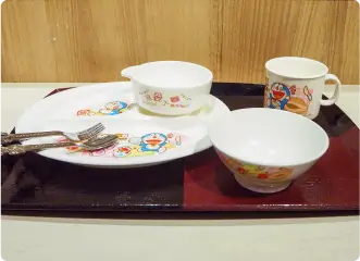 写真:お子様用食器・椅子